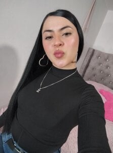 Emily-Hot_ Public Pic 9