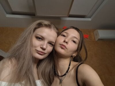 DongMolt Klara and shelly Immagine  2