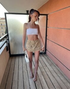 Cute-Brunette-Riley Public Pic 2