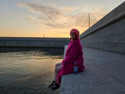 SarahFromTARDIS ussr pink style Pic 7