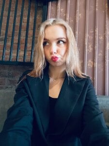 GlitchyDollyBusiness Woman图片 7