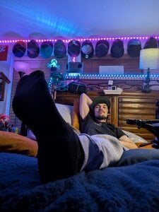 j_ray95 I keep my feet clean for me, not for you Pic 2