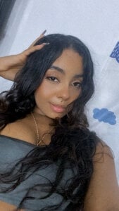 nisaa_ kiss Pic