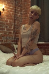 Night Shift Beauty de AlbyDengrov  2 photos