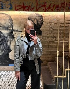 AlinaLiii Public Pic 3