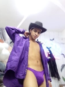 Victor_LatinBoy Public Pic 7