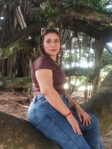 MIA-LARIOS Public Pic 4