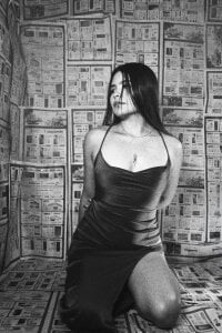 Eimyaniston_cute BLACK AND WHITE 🍷🌹 Bilde 4