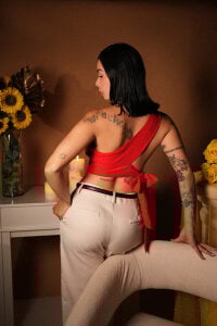 Valentine’s Day, and I think I can be the love of your life 🌻 de nathassa_grant  5 Imagens