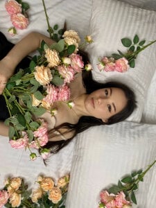 she herself was like a flower de Amber_Bond  4 Imagens