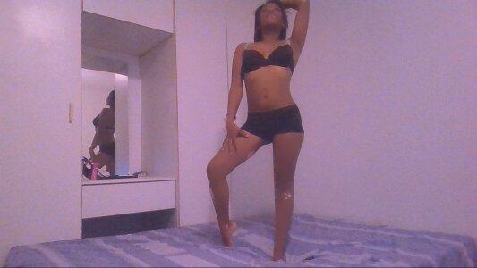 hornybabe214u kisses Pic 2