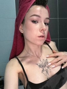 Eva_Collinss After a HOT shower Foto 3