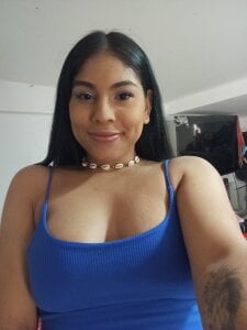 Angela_36 Public Pic 5