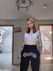 Sarahot2239 Public Pic 4