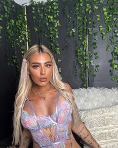 RoseyLeeX Public Pic 8