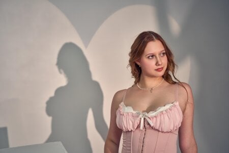 Pink cake here 🧁 od Charil_Wilson  2 snímek