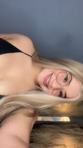 HannaKarson Your sweet girl 🌸🫦🍒 Pic 2