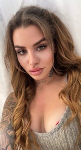 EmiliaCatalina Public Photo 5