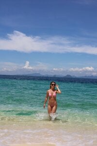 Neon_Foxxxy Public Pic 4