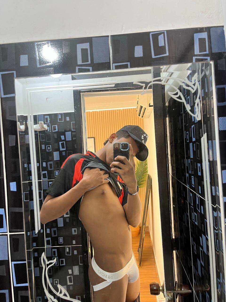 Brunette__boy  3952. kiemelt képe