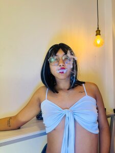 SamanthaFox_8 smoke came in Bilde 4