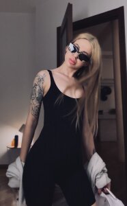 AmiraaGold Public Pic