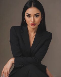 Lana__Kim_ Public Pic 2