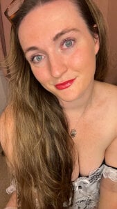 BustyBonnieUK Public Pic 9