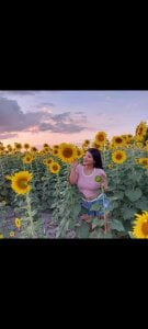 AvrillThomas You like sunflowers 🌻 Pic 4