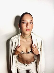 ZoePrest_: Public ( 5 фото)