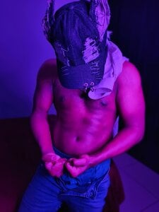 Enzo_Azalea: Enzo, Strong arms. Defined chest. Flexing ( фото)