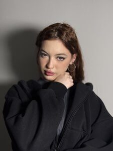 OlaGrayer Public Pic 4