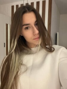 NilaBartkus lady in white😏 Pic