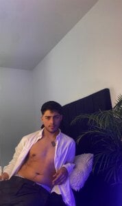 jaiden_thoner Hey Guyssss 🖤  6. fénykép