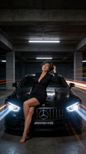 leather car interior and lady de Vivian_Violet_  Imagens