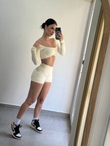 ElleDiane know a little more of me Pic 2