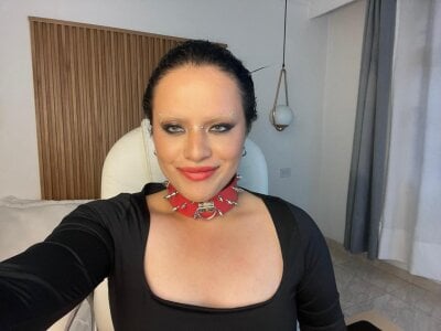 Alaska_deluxe DominATrix Gambar 2