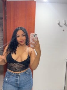 cloe_25 CAROL🙈 Pic 3