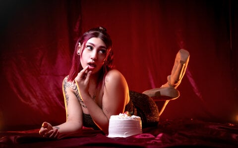 Happy birthday to me. 🌹🎂 de ZammyRossee  9 photos