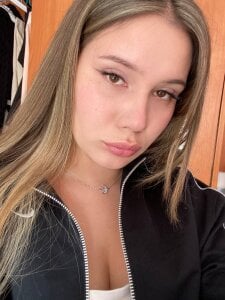 LinaTrixxiPublic Bild 4