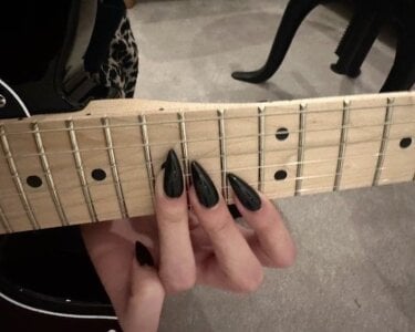 Mildmischief: Public ( 3 фото)