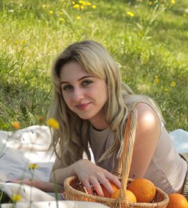 Lia_Bloom_