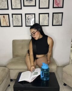 Ivonneadams Hello🫦 Kuva