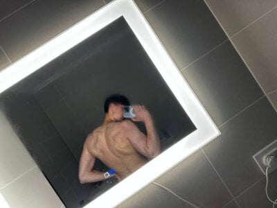 MiaAndWilliam WILLIAM TOPLESS Pic 5