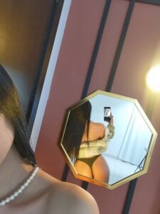 lara_madisson Public Pic 4