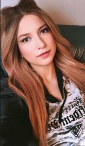 kamila_ryder kiss me Pic 4