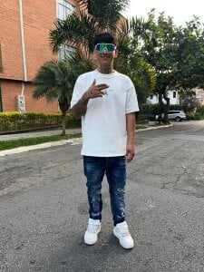 Sam_33_sexy_27 Public Pic 3