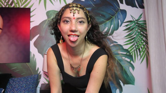 julietta_maxi I'm a Queen Pic 6