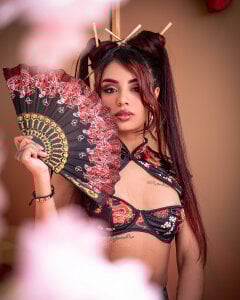 Tiffany_Sander0 Tiffany  2টি ছবি