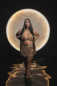 LeahLombardi_ 🪔Golden Eclipse🪔 Bilde 4